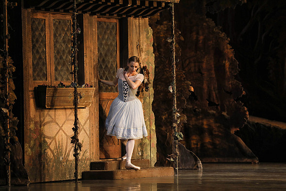 20161020_MCB_Giselle_Act1_DRDA_Arsht_73A3453