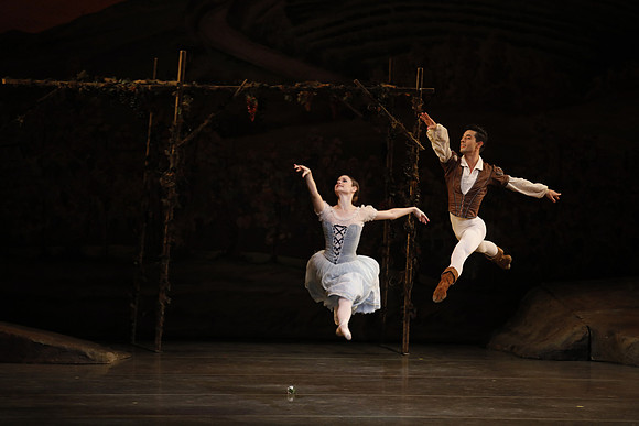 20161023_MCB_Giselle_Act1_3Cast_Jennifer_Laurent_Arsht__73A1723