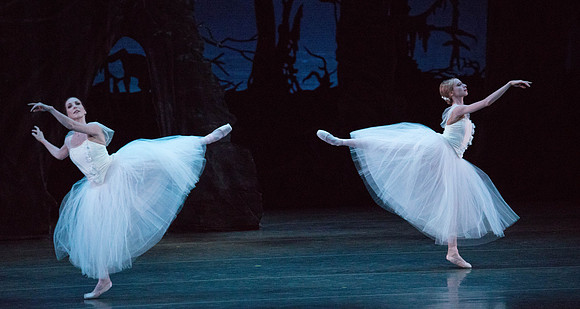 20161022_MCB_Giselle_Act2_2Cast_Tricia_Arsht_73A0477
