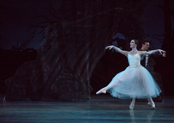 20161022_MCB_Giselle_Act2_2Cast_Tricia_Arsht_73A0436