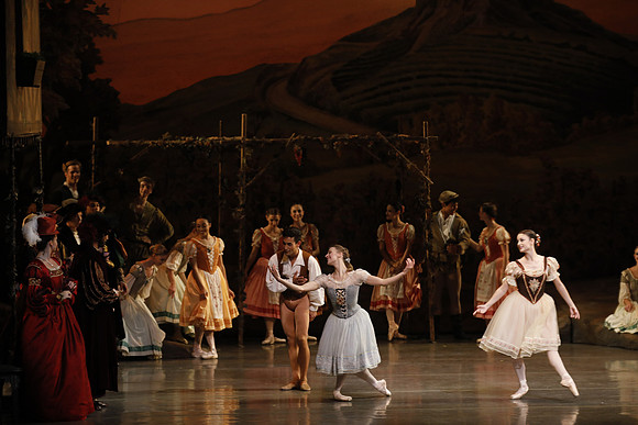 20161021_MCB_Giselle_Act1_Preformance_Arsht_73A0098
