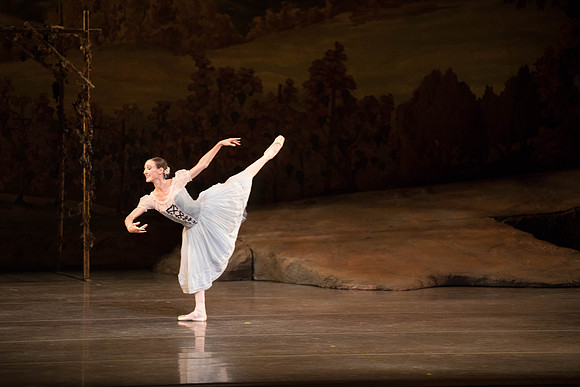 20161022_MCB_Giselle_Act1_2Cast_Tricia_Arsht_Arsht_73A5714