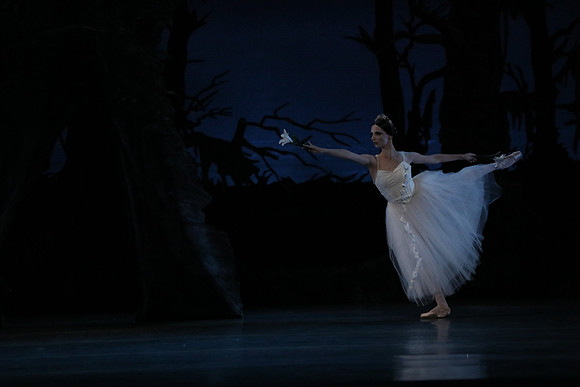 20161020_MCB_Giselle_Act2_DRDA_Arsht_73A6055