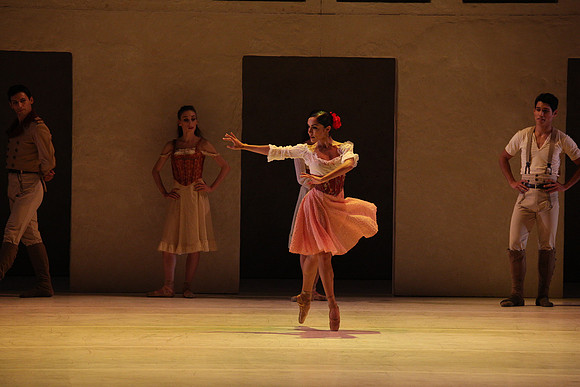 20150212_Carmen_Dress_Reh_9C7C1556