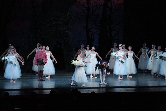 20161021_MCB_Giselle_Act2_Preformance_Arsht_9C7C0142