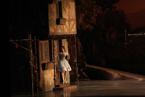 20161020_MCB_Giselle_Act1_DRNN_Arsht_9C7C0130