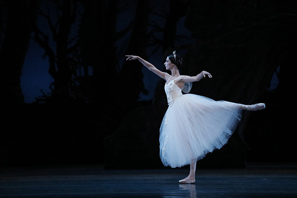 20161020_MCB_Giselle_Act2_DRDA_Arsht_73A5971