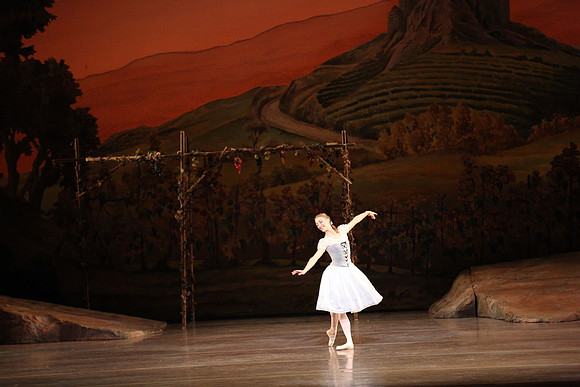 20161020_MCB_Giselle_Act1_DRNN_Arsht_9C7C0149