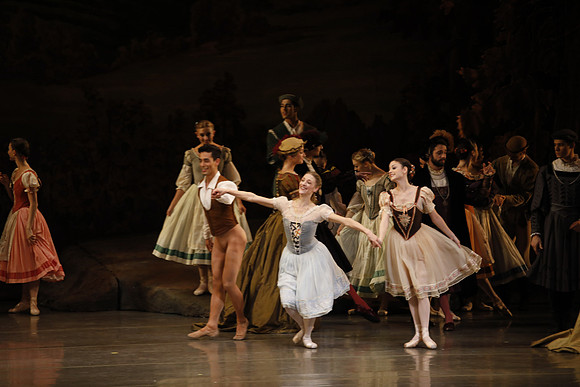 20161021_MCB_Giselle_Act1_Preformance_Arsht_73A0087