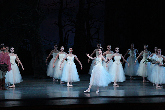 20161021_MCB_Giselle_Act2_Preformance_Arsht_9C7C0034