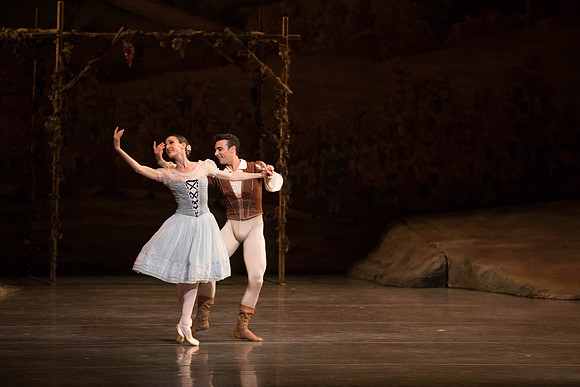 20161022_MCB_Giselle_Act1_2Cast_Tricia_Arsht_Arsht_73A5812