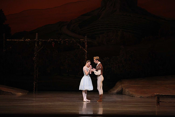 20161020_MCB_Giselle_Act1_DRNN_Arsht_9C7C0220