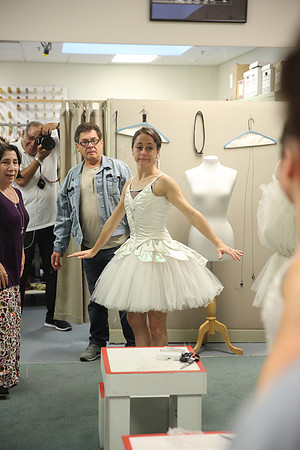 20150901_Fitting_Swan_Lake_Wardrobe_IMG_6305