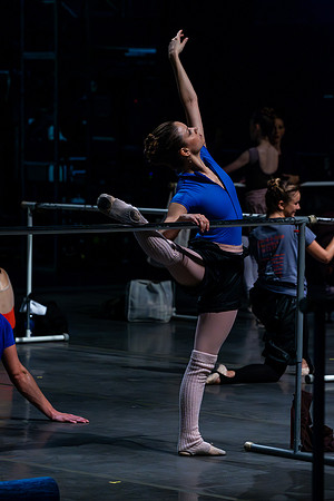 20091019_8000_DG_MCB_ZIff_Theatre_warm-up_10202011_AL1B0036-Enhanced-NR_Keyworded