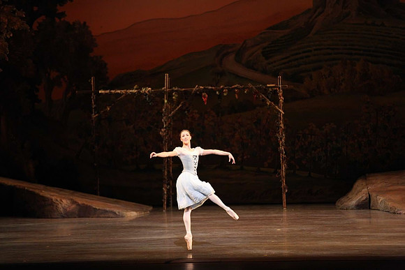 20161020_MCB_Giselle_Act1_DRNN_Arsht_9C7C0132