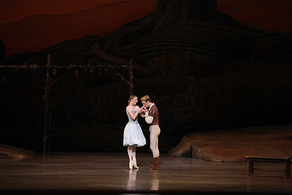 20161020_MCB_Giselle_Act1_DRNN_Arsht_9C7C0218
