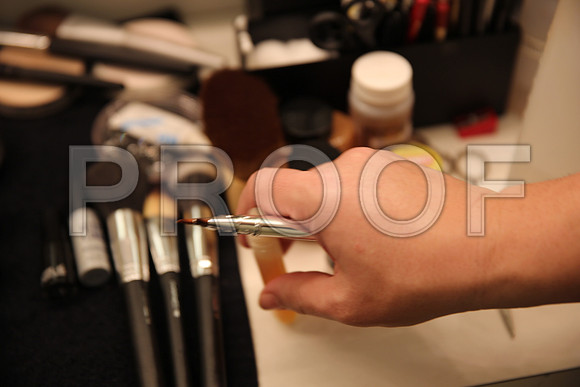 20150226_The_Pearl_Fisher_Backstage_Makeup_9C7C0385