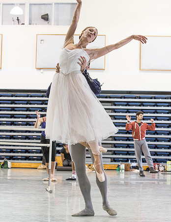 20161013_MCB_Giselle_Act1_Rehersal_Studio9C7C0072
