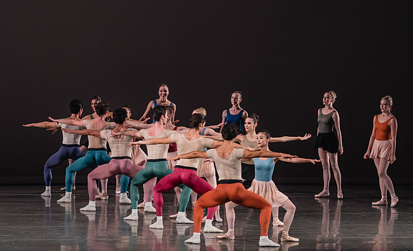 20170113_Glass_Pieces_Akhnaten_PR_MCB_Arsht_73A1749