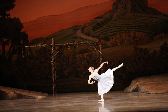 20161020_MCB_Giselle_Act1_DRNN_Arsht_9C7C0154
