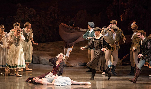 20161022_MCB_Giselle_Act1_2Cast_Tricia_Arsht_73A9444