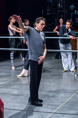 20091019_8000_DG_MCB_ZIff_Theatre_warm-up_10202011_AL1B9652_Keyworded
