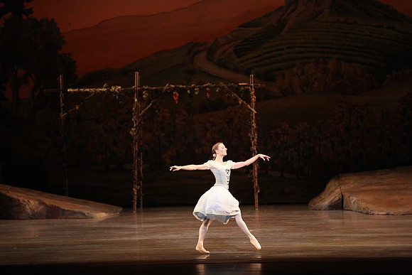 20161020_MCB_Giselle_Act1_DRNN_Arsht_9C7C0133