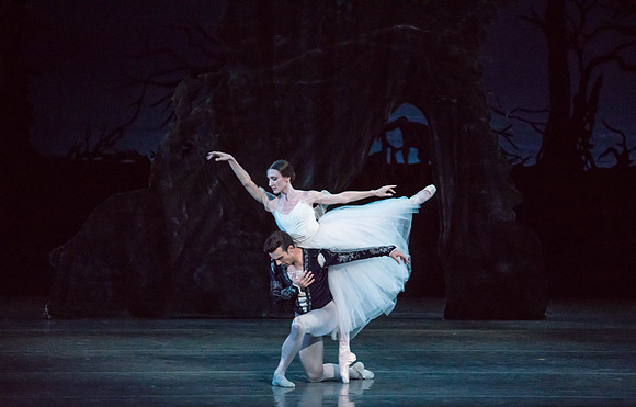 20161022_MCB_Giselle_Act2_2Cast_Tricia_Arsht_73A0051