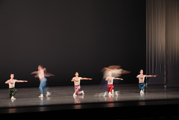 20170113_Glass_Motion_Blur_Samantha_PR_9C7C2326