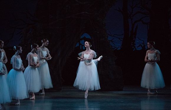 20161022_MCB_Giselle_Act2_2Cast_Tricia_Arsht_73A0273