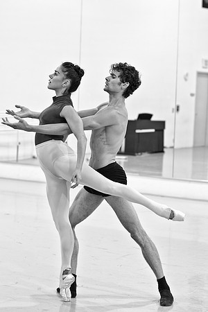 7004_DG_Ballet_Rehersal_MCB_FL_AL1B8210bw