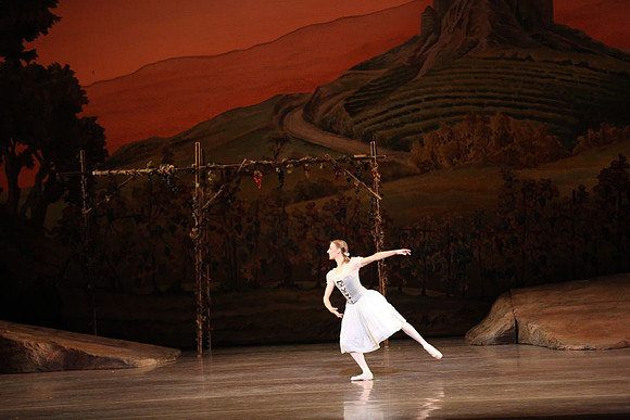 20161020_MCB_Giselle_Act1_DRNN_Arsht_9C7C0151
