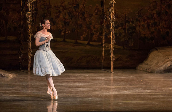 20161022_MCB_Giselle_Act1_2Cast_Tricia_Arsht_Arsht_73A5673