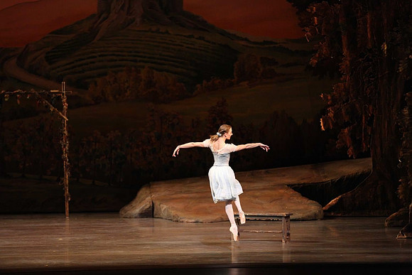 20161020_MCB_Giselle_Act1_DRNN_Arsht_9C7C0134