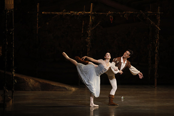 20161023_MCB_Giselle_Act1_3Cast_Jennifer_Laurent_Arsht__73A1693