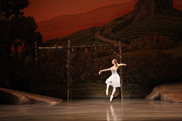 20161020_MCB_Giselle_Act1_DRNN_Arsht_9C7C0137