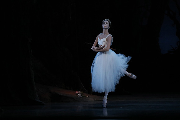 20161020_MCB_Giselle_Act2_DRDA_Arsht_73A6030