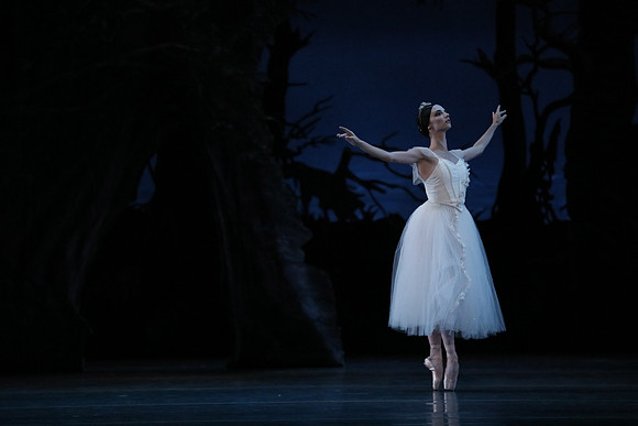 20161020_MCB_Giselle_Act2_DRDA_Arsht_73A5994