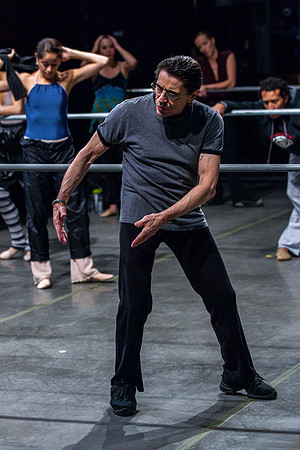 20091019_8000_DG_MCB_ZIff_Theatre_warm-up_10202011_AL1B9705_Keyworded