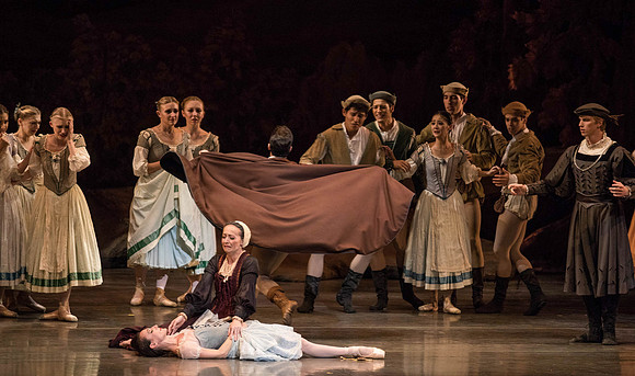 20161022_MCB_Giselle_Act1_2Cast_Tricia_Arsht_73A9435