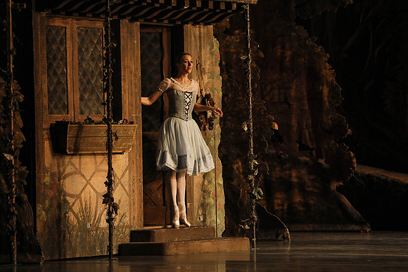 20161020_MCB_Giselle_Act1_DRDA_Arsht_73A3451