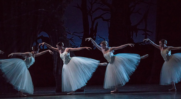 20161022_MCB_Giselle_Act2_2Cast_Tricia_Arsht_73A0465