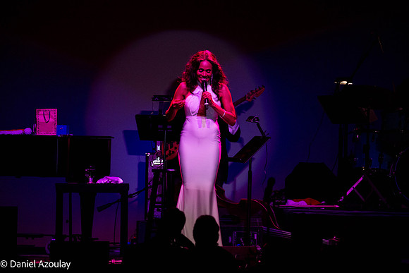 20201219_Deborah_Cox_9C7C4108