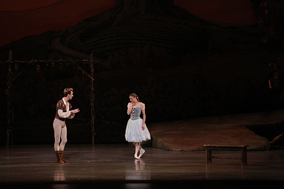 20161020_MCB_Giselle_Act1_DRNN_Arsht_9C7C0183