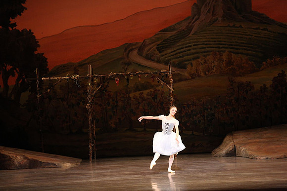 20161020_MCB_Giselle_Act1_DRNN_Arsht_9C7C0150