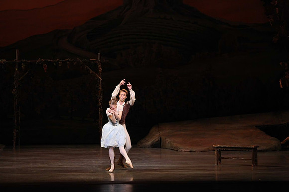 20161020_MCB_Giselle_Act1_DRNN_Arsht_9C7C0197
