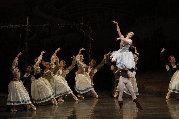 20161023_MCB_Giselle_Act1_3Cast_Jennifer_Laurent_Arsht__73A2147
