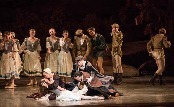 20161022_MCB_Giselle_Act1_2Cast_Tricia_Arsht_73A9411