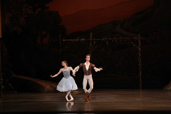 20161020_MCB_Giselle_Act1_DRNN_Arsht_9C7C0205