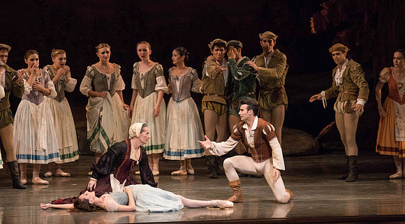20161022_MCB_Giselle_Act1_2Cast_Tricia_Arsht_73A9391
